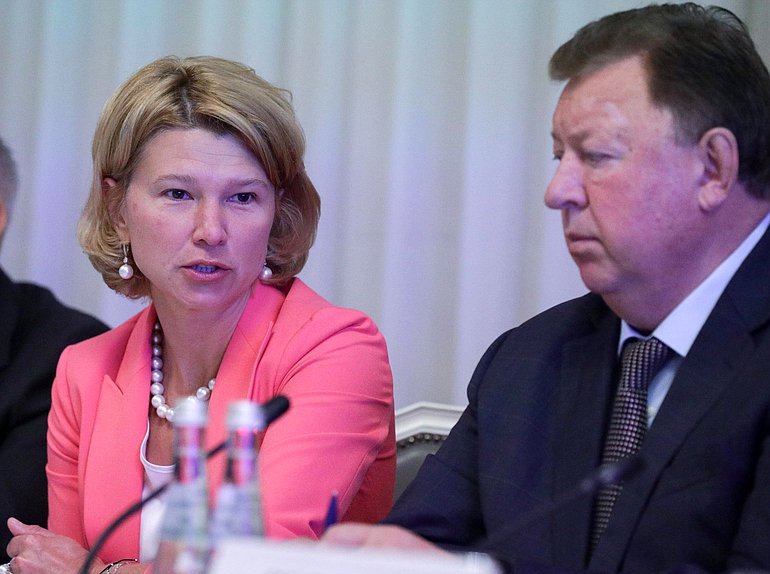 Министр сельского хозяйства РФ Оксана Лут и Председатель Комитета по аграрным вопросам Владимир Кашин