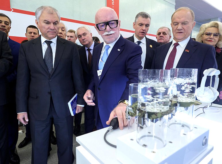 Председатель Государственной Думы Вячеслав Володин и руководитель фракции КПРФ Геннадий Зюганов