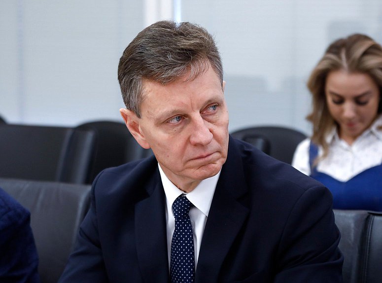 Первый заместитель Председателя Комитета по науке и высшему образованию Владимир Сипягин