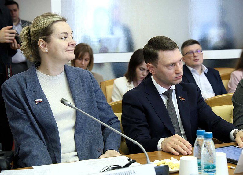 Члены Комитета по туризму и развитию туристической инфраструктуры Наталья Каптелинина и Артем Прокофьев