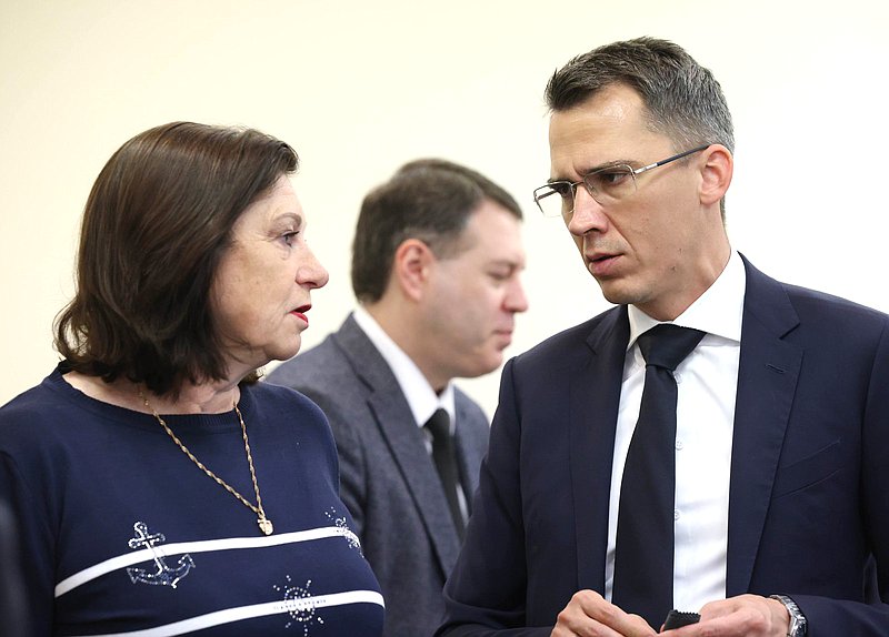 Член Комитета по науке и высшему образованию Ольга Пилипенко и заместитель Министра науки и высшего образования РФ Андрей Омельчук