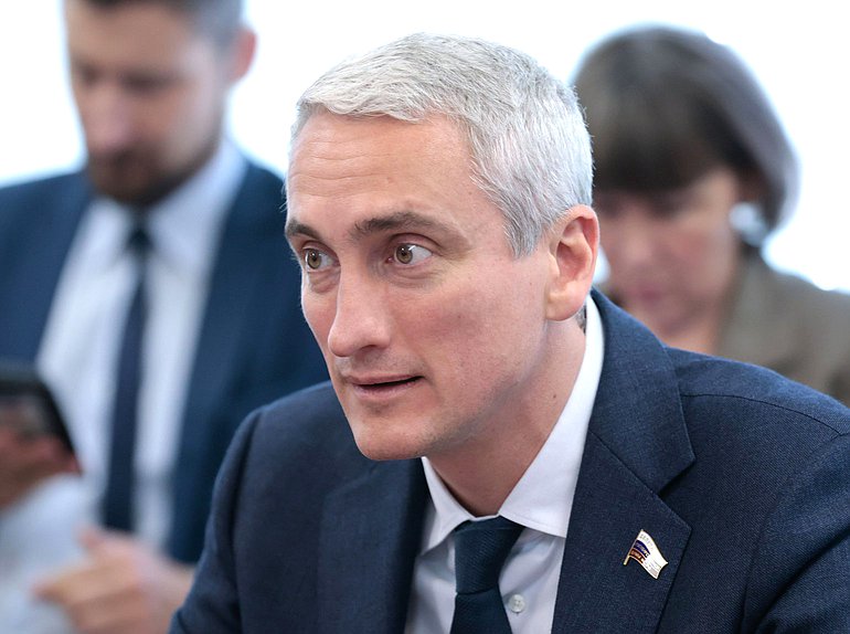 Член Комитета по промышленности и торговле Евгений Нифантьев