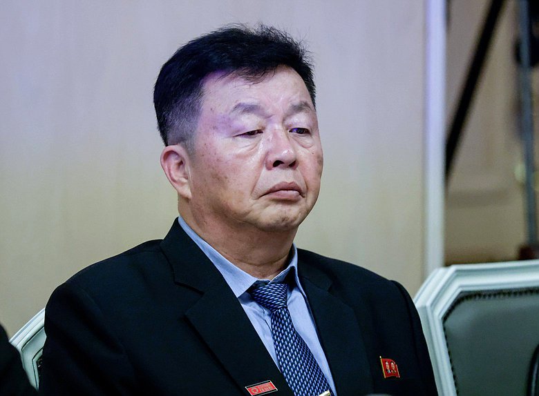 Председатель парламентской группы дружбы КНДР с Россией Ли Чхоль