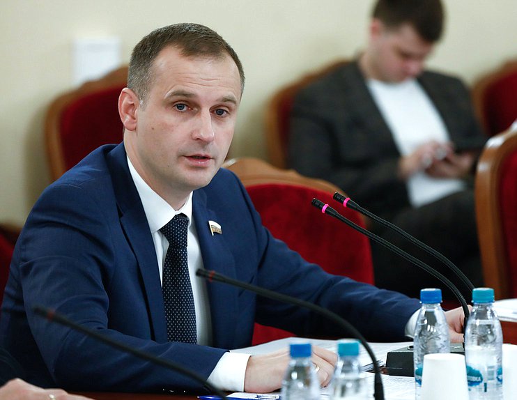 Председатель Комитета по охране здоровья Сергей Леонов