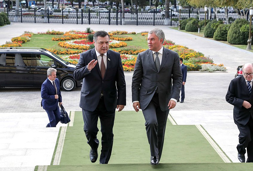 Speaker of the Legislative Chamber of the Oliy Majlis Nuriddinjon Ismailov and Chairman of the State Duma Viacheslav Volodin