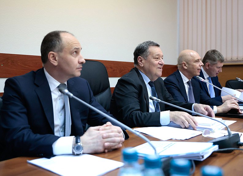 Председатель Счетной палаты РФ Борис Ковальчук, Председатель Комитета по бюджету и налогам Андрей Макаров, Министр финансов РФ Антон Силуанов и Министр экономического развития РФ Максим Решетников