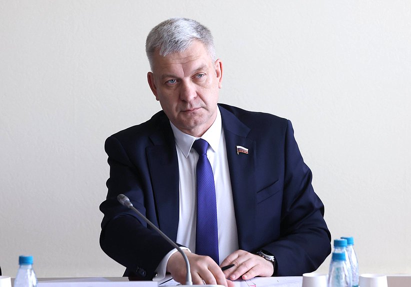 Председатель Комитета по делам национальностей Владимир Иванов