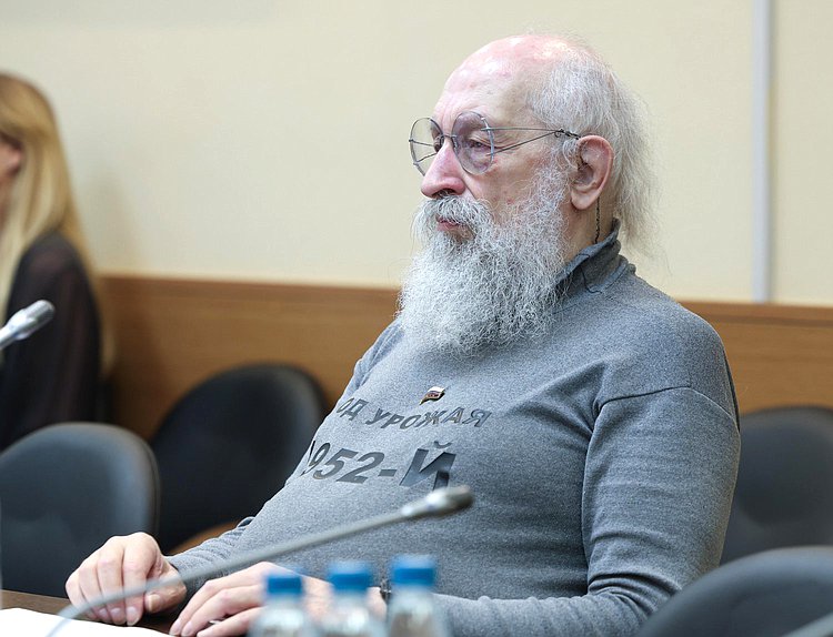 Член Комитета по просвещению Анатолий Вассерман