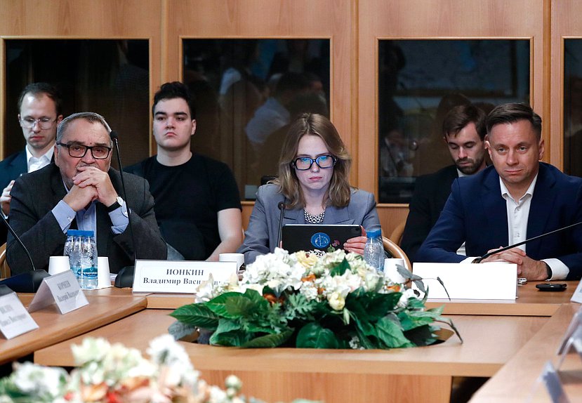 Круглый стол на тему «Правовое регулирование продажи отдельных видов товаров с возрастными ограничениями на цифровых платформах с использованием биометрических данных»