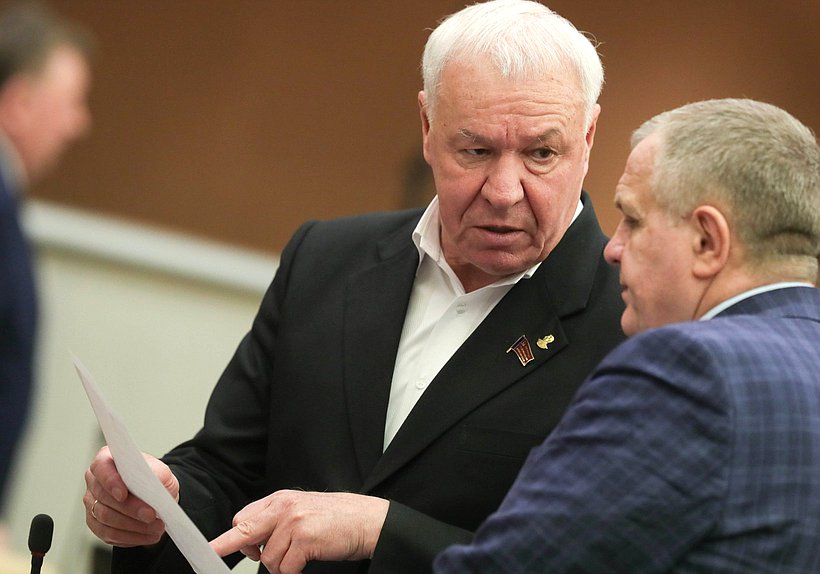 Член Комитета по обороне Виктор Соболев