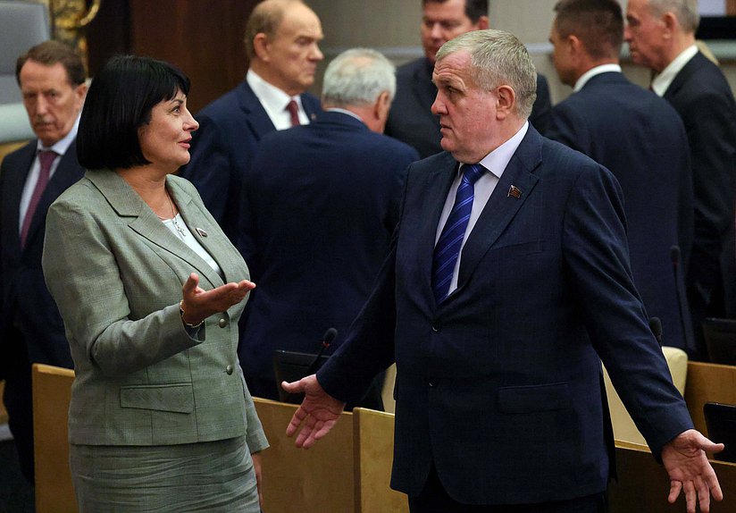 Заместитель Председателя Комитета по туризму и развитию туристической инфраструктуры Татьяна Лобач и Первый заместитель Председателя Комитета по труду, социальной политике и делам ветеранов Николай Коломейцев