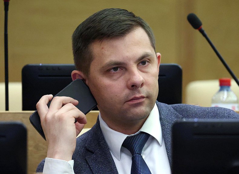 Член Комитета по экологии, природным ресурсам и охране окружающей среды Олег Михайлов