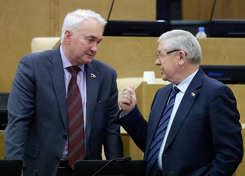 Председатель Комитета по обороне Андрей Картаполов и заместитель Председателя Комитета по безопасности и противодействию коррупции Эрнест Валеев