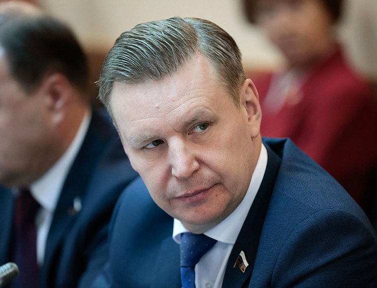 Член Комитета Комитета по экологии, природным ресурсам и охране окружающей среды Сергей Селянин