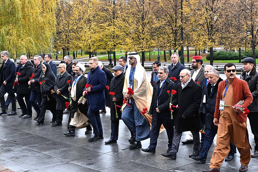Representatives of the parliamentary delegations participating in meeting of Standing Committee on Social and Cultural Affairs of the Asian Parliamentary Assembly laid flowers at the Tomb of the Unknown Soldier