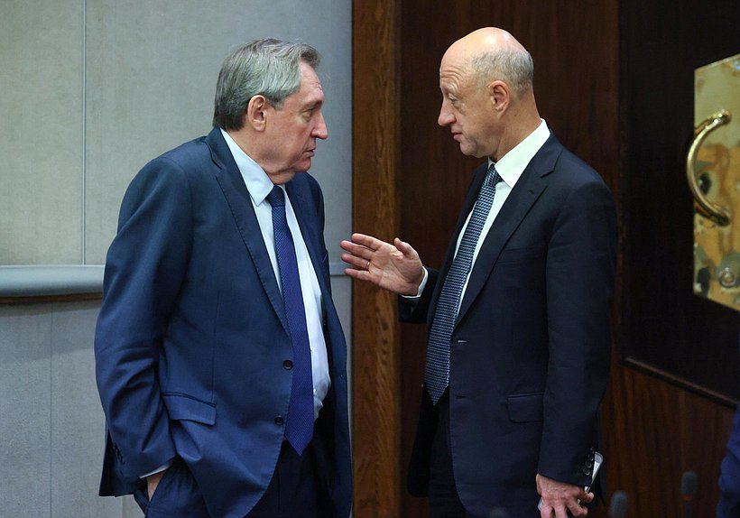 Председатель Комитета по энергетике Николай Шульгинов и заместитель Председателя Государственной Думы Александр Бабаков