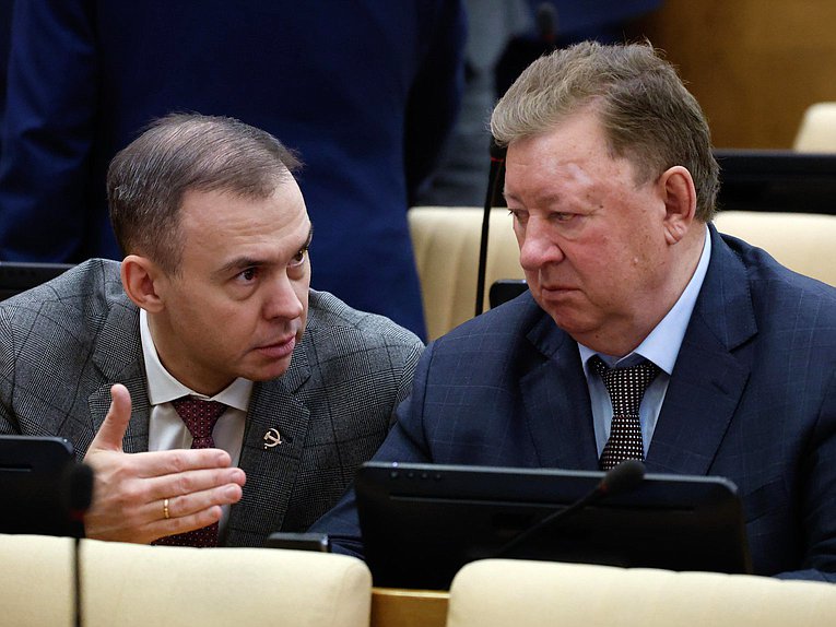 Первый заместитель Председателя Комитета по безопасности и противодействию коррупции Юрий Афонин и Председатель Комитета по аграрным вопросам Владимир Кашин