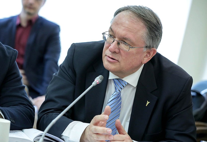 Круглый стол на тему «Развитие рынка природного газа как моторного топлива: проблемы и пути решения» Комитета по энергетике