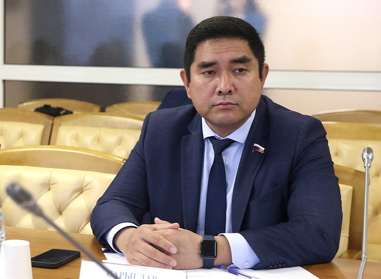 Член Комитета по охране здоровья Айдын Сарыглар