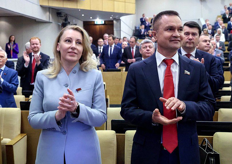 Заместитель Председателя Комитета по вопросам семьи, женщин и детей Мария Дробот и Первый заместитель Председателя Комитета по малому и среднему предпринимательству Сергей Казанков