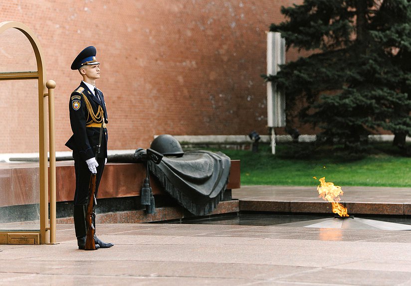вечный огонь Могила Неизвестного Солдата