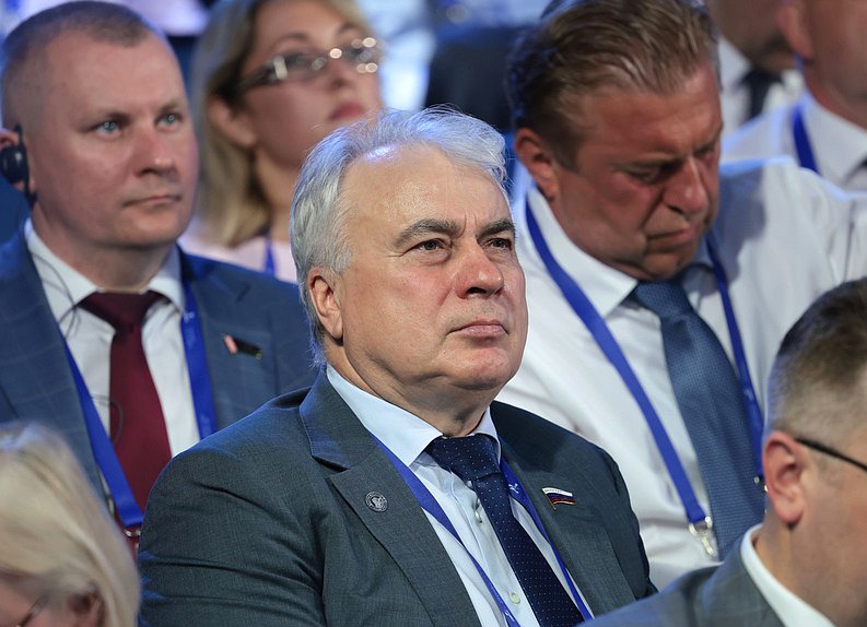 Первый заместитель Председателя Комитета по энергетике Павел Завальный. Пленарное заседание Международного форума «Великое наследие — общее будущее»