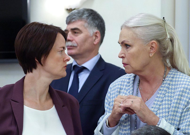 Статс-секретарь – заместитель Министра юстиции РФ Елена Ардабьева и Председатель Комитета по просвещению Ирина Белых