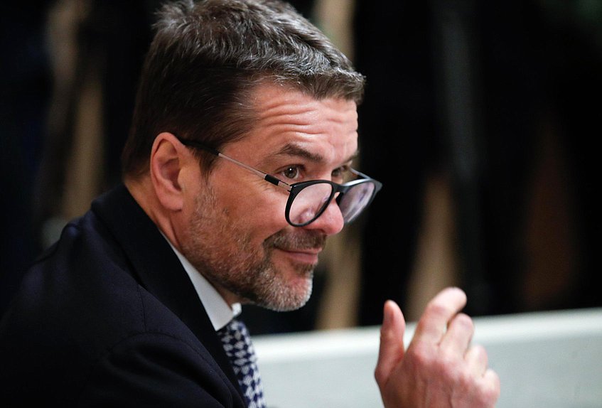 Первый заместитель Председателя Комитета по информационной политике, информационным технологиям и связи Александр Ющенко