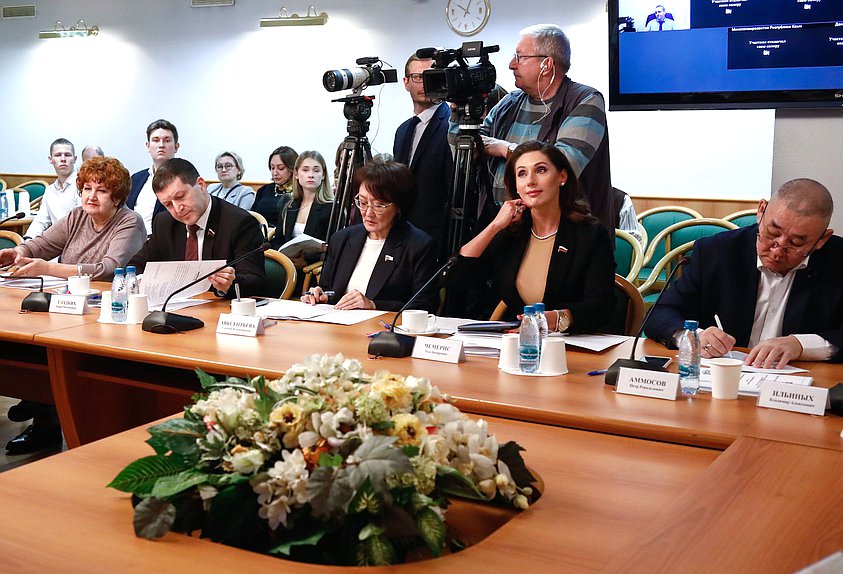 Парламентские слушания Комитета по развитию Дальнего Востока и Арктики на тему «Совершенствование нормативно-правового регулирования развития топливно-энергетического комплекса Дальнего Востока и Арктики»