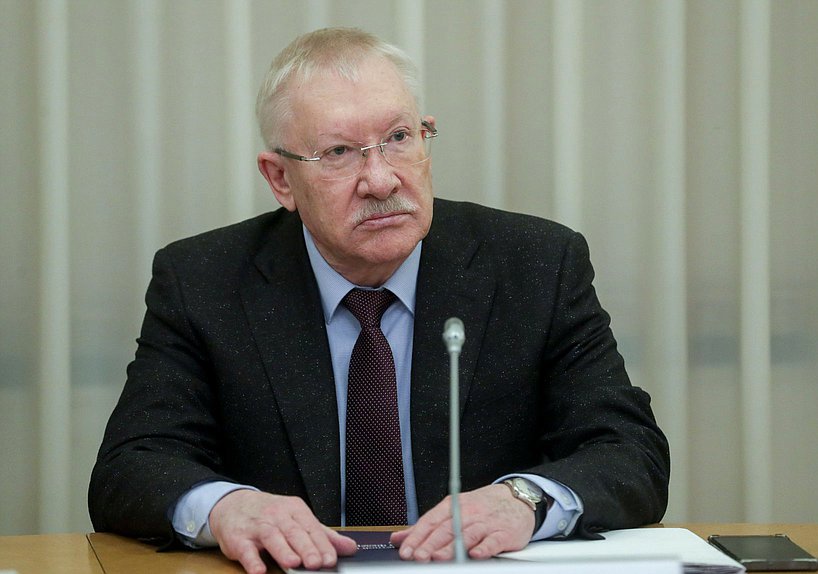 Председатель Комитета по контролю Олег Морозов
