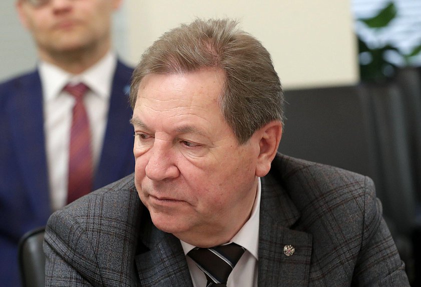 Член Комитета по науке и высшему образованию Михаил Кузьмин