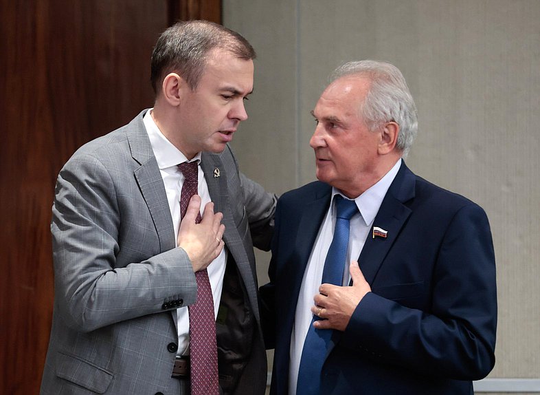 Первый заместитель Председателя Комитета по безопасности и противодействию коррупции Юрий Афонин и член Комитета по безопасности и противодействию коррупции Николай Езерский