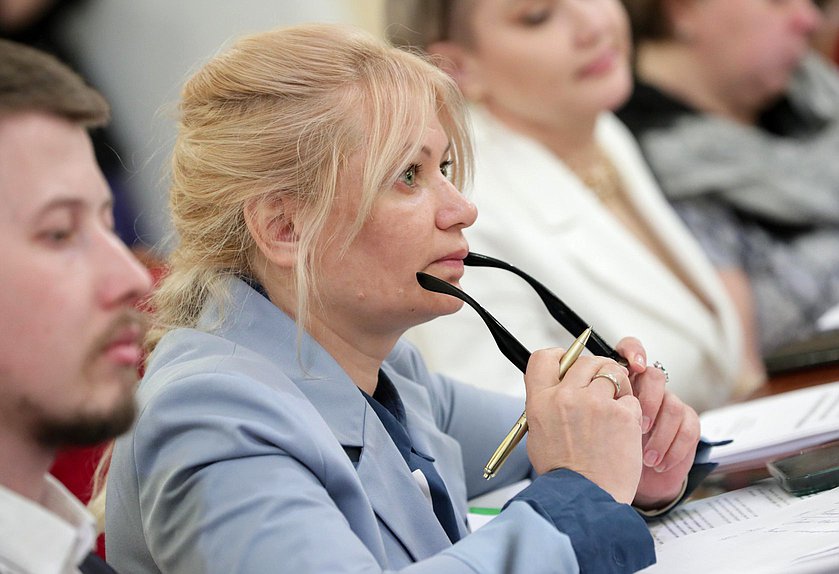 Круглый стол Комитета по вопросам семьи, женщин и детей на тему «Правовое положение многодетных семей в РФ»