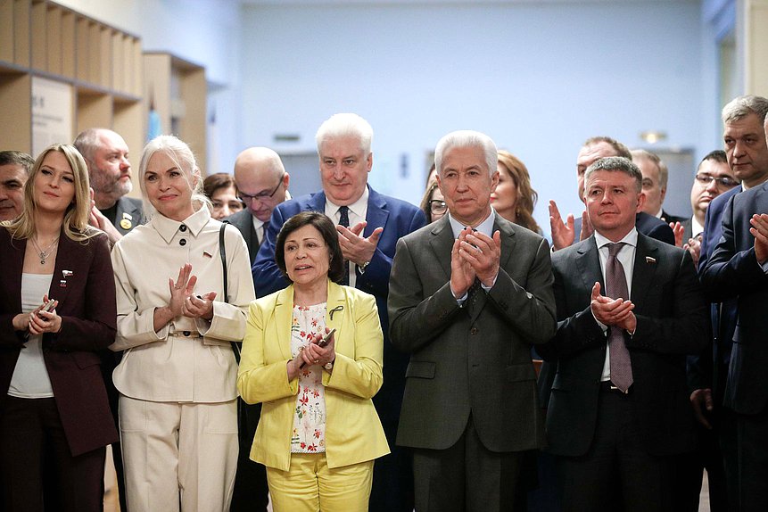 Осмотр выставки «Гейдар Алиев. Жизнь длиною в вечность» Председателем Государственной Думы Вячеславом Володиным и Председателем Милли Меджлиса Азербайджанской Республики Сагибой Гафаровой