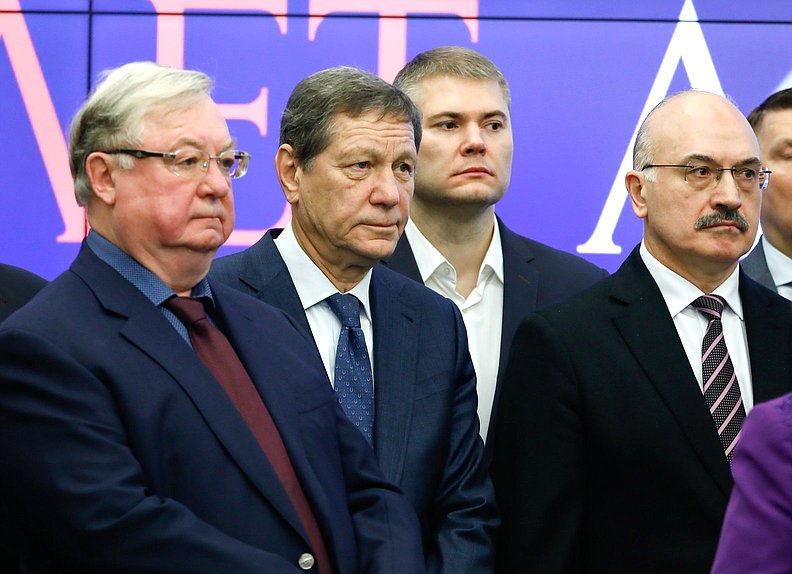 Председатель Ассоциации юристов России Сергей Степашин и Первый заместитель Председателя Государственной Думы Александр Жуков