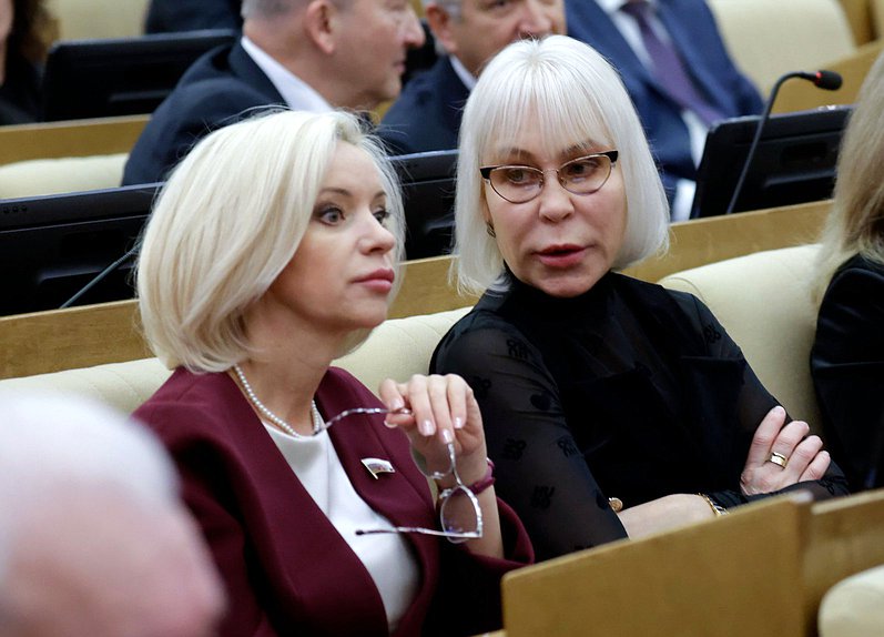 Председатель Комитета по культуре Ольга Казакова и Первый заместитель Председателя Комитета по экономической политике Надежда Школкина