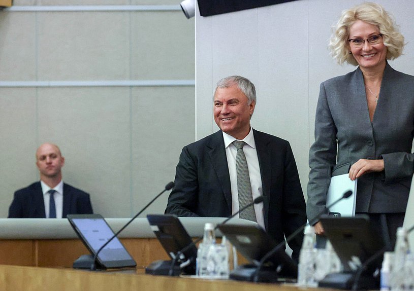 Председатель Государственной Думы Вячеслав Володин и заместитель Председателя Государственной Думы Виктория Абрамченко