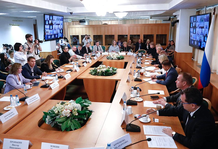 Круглый стол на тему: "Роль некоммерческих организаций в системе государственной профориентации"