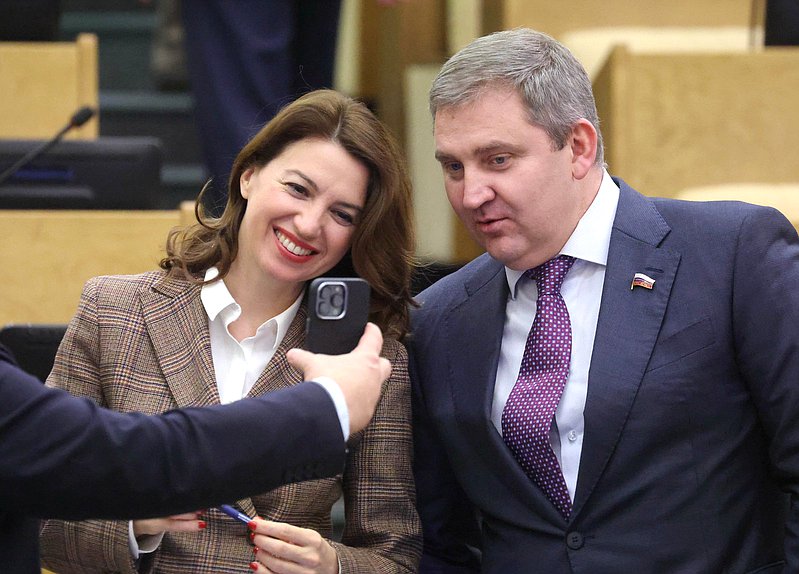 Первый заместитель Председателя Комитета по государственному строительству и законодательству Ирина Панькина и Первый заместитель Председателя Комитета по контролю Дмитрий Ламейкин