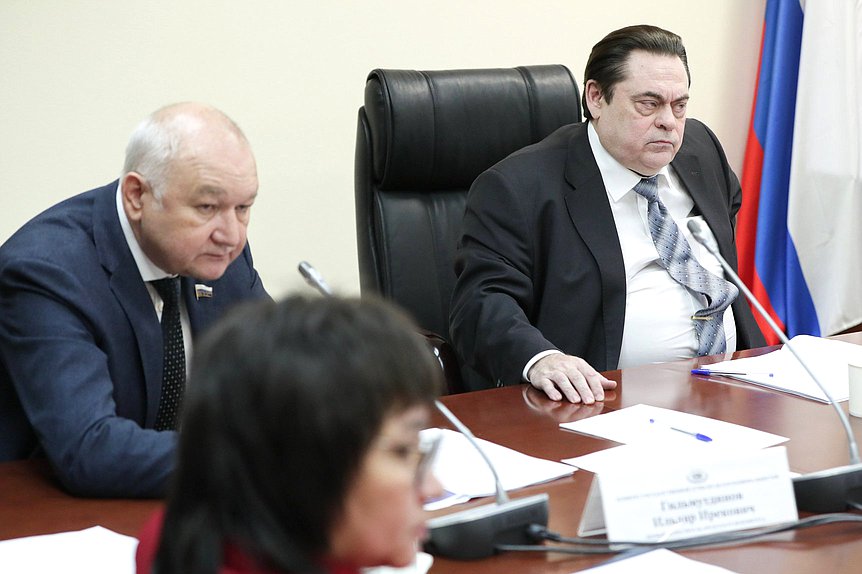 Председатель Комитета по делам национальностей Геннадий Семигин и Первый заместитель Председателя Комитета Ильдар Гильмутдинов