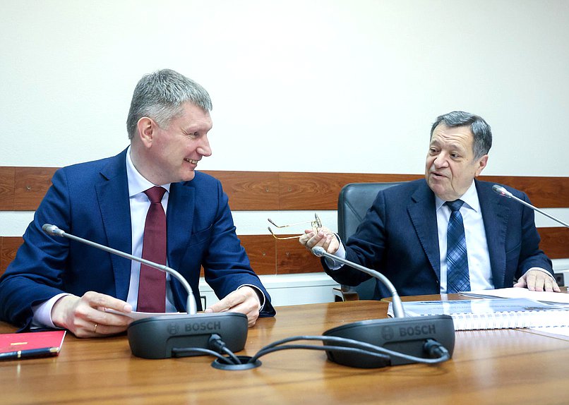 Министр экономического развития РФ Максим Решетников и Председатель Комитета по бюджету и налогам Андрей Макаров