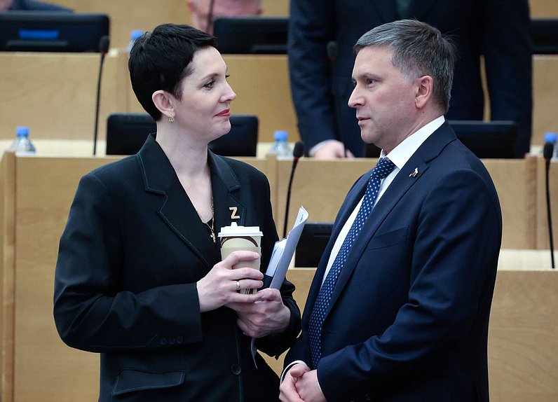 Заместитель Председателя Комитета по экологии, природным ресурсам и охране окружающей среды Жанна Рябцева и Председатель Комитета Дмитрий Кобылкин