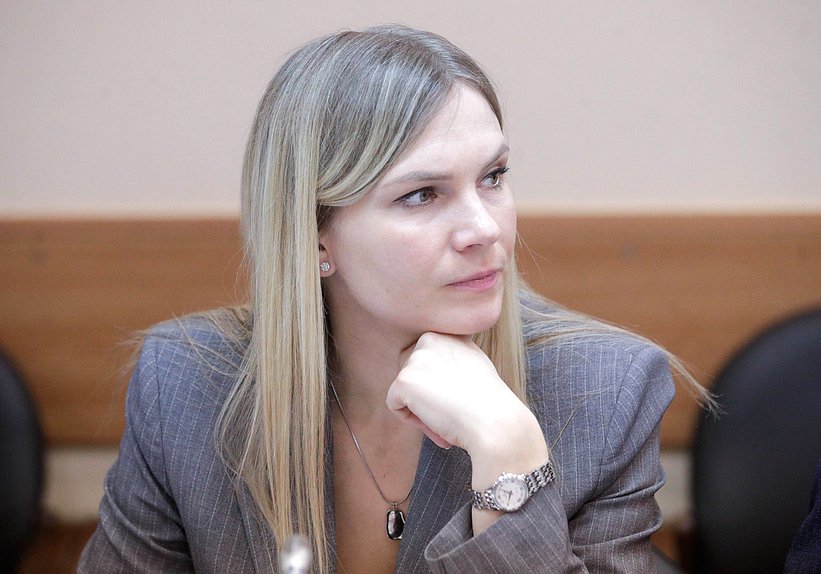 Член Комитета по охране здоровья Юлия Дрожжина