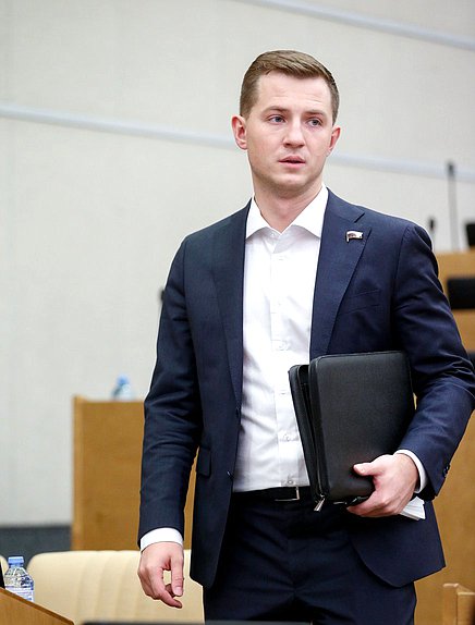 Председатель Комитета по молодежной политике Артем Метелев