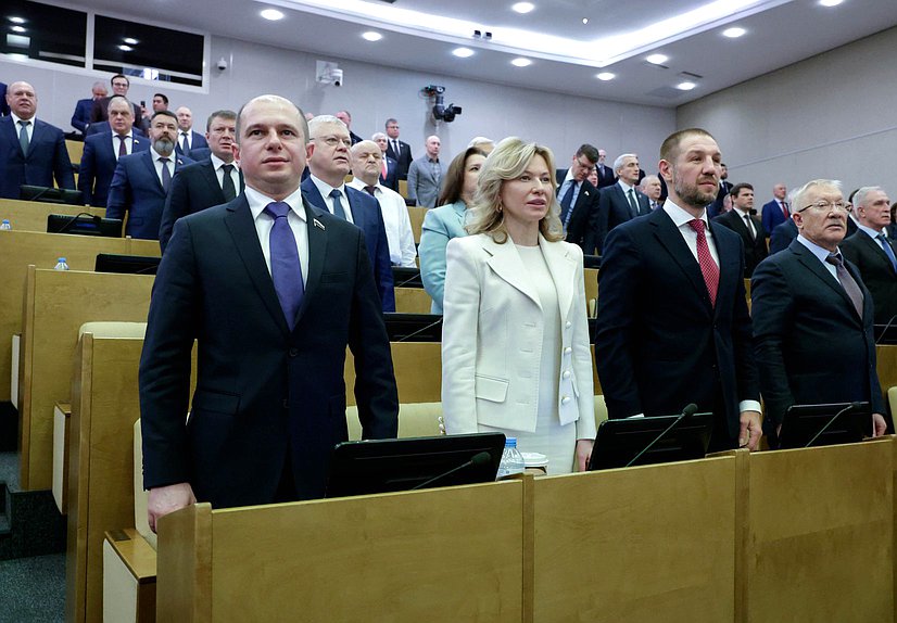 Член Комитета по культуре Михаил Романов и член Комитета по труду, социальной политике и делам ветеранов Екатерина Стенякина