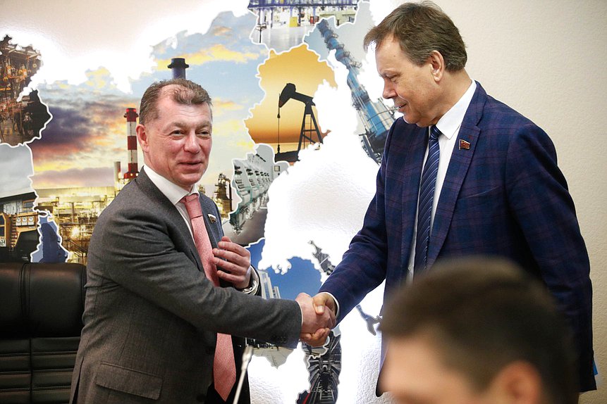 Председатель Комитета по экономической политике Максим Топилин и Первый заместитель Председателя Комитета Николай Арефьев