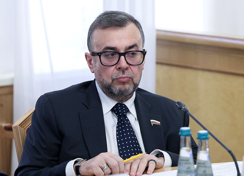 Член Комитета по физической культуре и спорту Александр Воробьев