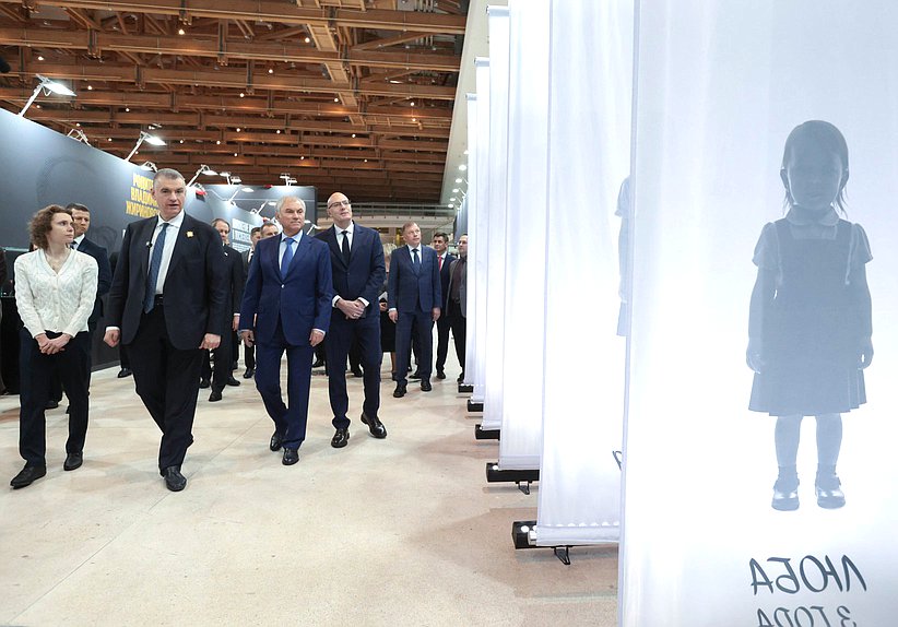 Дочь Владимира Жириновского Анастасия Боцан-Харченко, руководитель фракции ЛДПР Леонид Слуцкий, Председатель Государственной Думы Вячеслав Володин и заместитель Председателя Правительства РФ Дмитрий Чернышенко