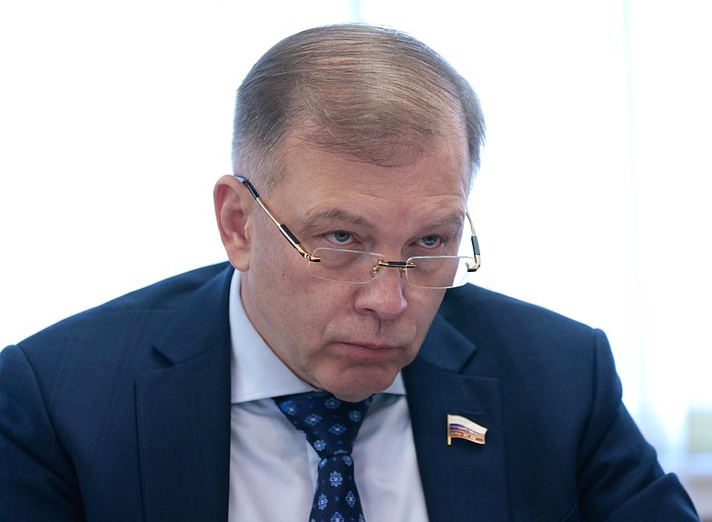 Первый заместитель Председателя Комитета по промышленности и торговле Александр Курдюмов