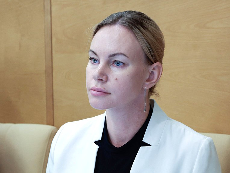 Член Комитета по защите семьи, вопросам отцовства, материнства и детства Александра Родионова